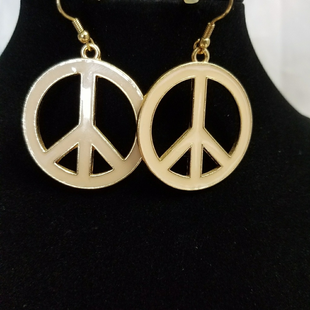 💎3/$25! Adorable Peace Sign Earrings